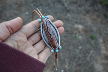 Load image into Gallery viewer, Courage Bolo