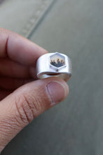 Load image into Gallery viewer, Mazí Ring (5.25-5.5)
