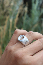 Load image into Gallery viewer, Portal Ring (5.5-5.75)
