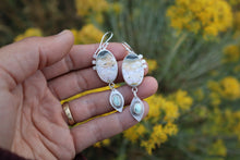 Load image into Gallery viewer, Wind Whispers Earrings
