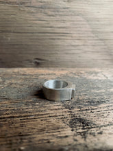 Load image into Gallery viewer, Signet Ring 2
